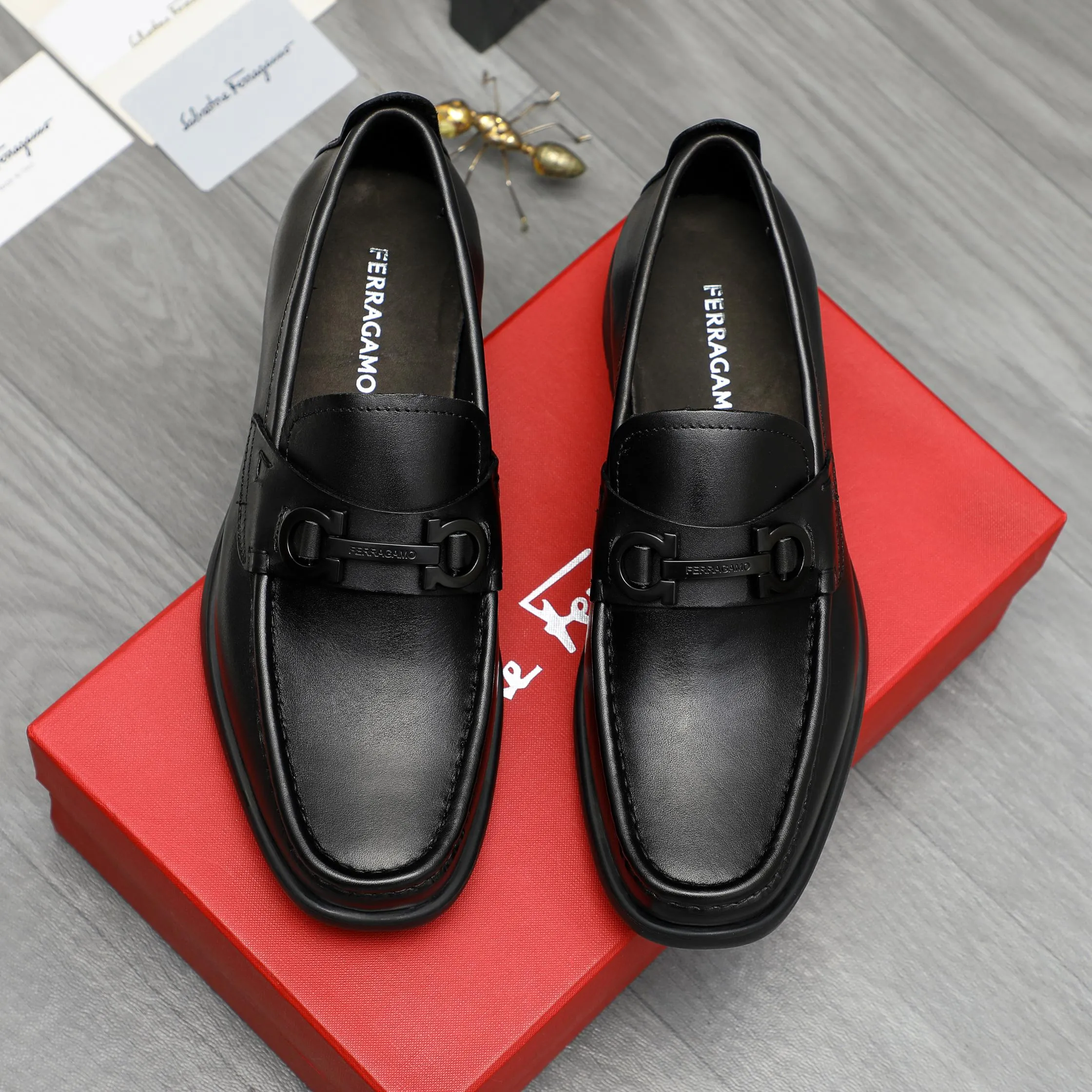 Men's shoes 💰420 Product trademark: Ferragamo "Ferragamo" business slip-on leather shoes Regular size: 38-45 (45. Customized, non-returnable) Product materials: Selected high-quality cowhide upper, cowhide lining, original outsole